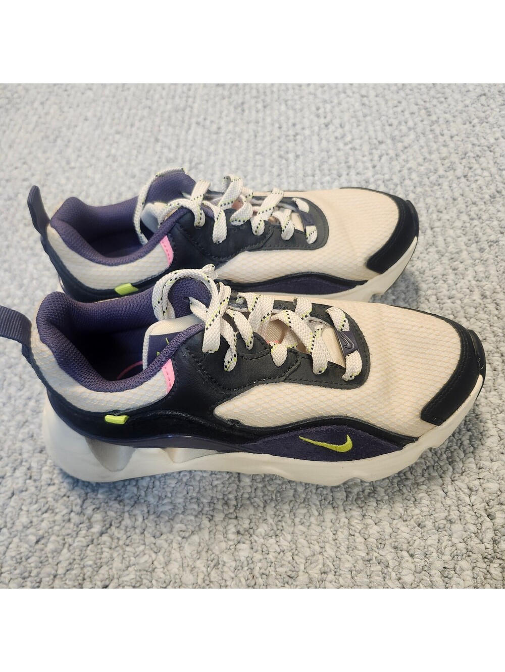 Nike Women's RYZ 365 Casual Sneakers Multicolor Women's Size 6 Lace Up